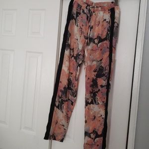 Bar III Pink/Peach Cropped joggers